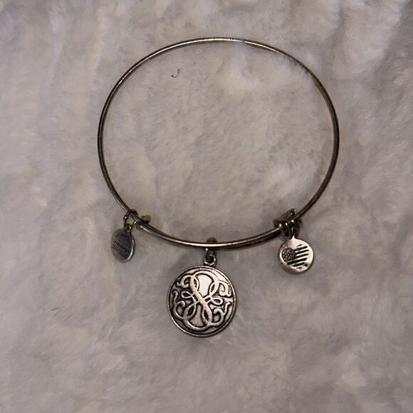 Alex and Ani 2015 Silver Scroll Design Medallion Bracelet! - Picture 6 of 7